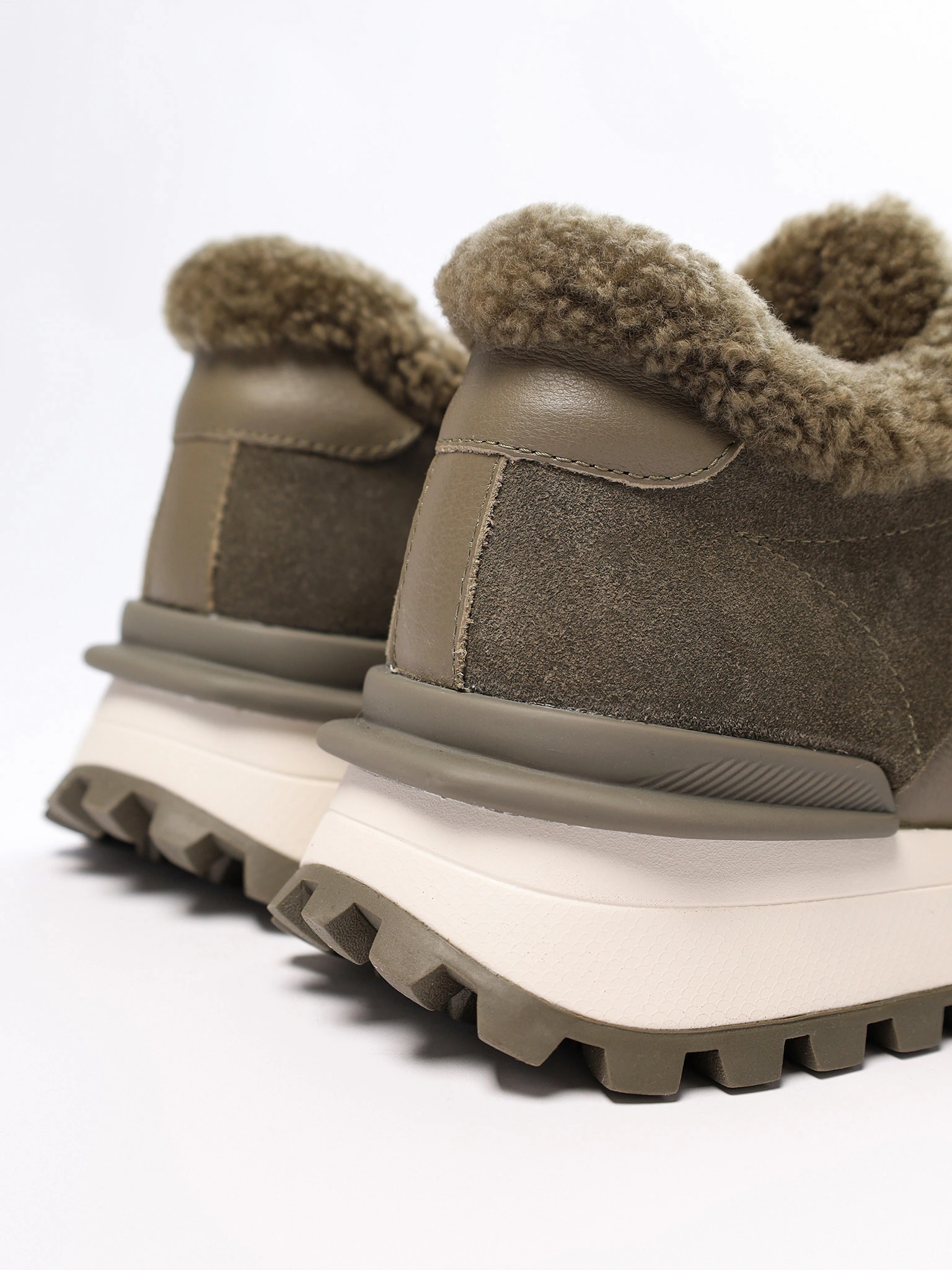 Кроссовки комбинированные зеленого цвета на рельефной подошве